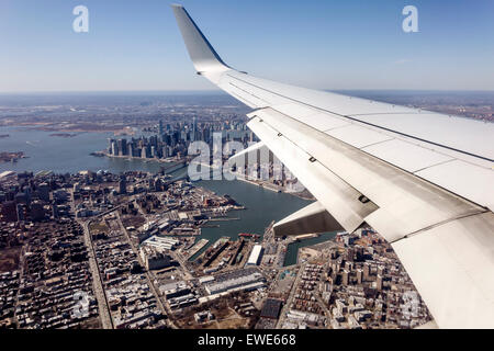 New York City, NY NYC, Manhattan, Brooklyn, Luftaufnahme von oben, American Airlines, Verkehrsflugzeug Flugzeug Flugzeug Flugzeug, Flugzeug, Stockfoto