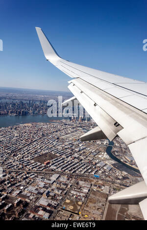 New York City, NY NYC, Manhattan, Brooklyn, Luftaufnahme von oben, American Airlines, Verkehrsflugzeug Flugzeug Flugzeug Flugzeug, Flugzeug, Stockfoto