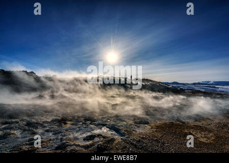 Geothermische heiße Quellen, Hverarond, Namaskard, Island. Das Gebiet zeichnet sich durch kochendem Schlamm-Mooren und Solfataren. Stockfoto