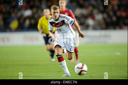 Prag, Tschechische Republik. 23. Juni 2015. Deutschlands Max Meyer während der UEFA-U21-Europameisterschaft 2015 Gruppe A Fussball Match zwischen Tschechien und Deutschland im Eden-Stadion in Prag, Tschechische Republik, 23. Juni 2015. Foto: Thomas Eisenhuth/Dpa/Alamy Live News Stockfoto