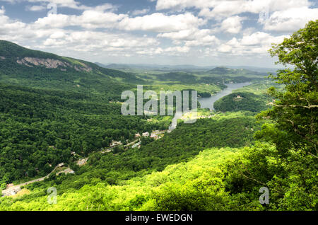 Übersehen von Chimney Rock Mountain, North Carolina, Vereinigte Staaten Stockfoto