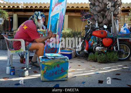 Hippie-Handwerker und Maler in der Hippie-Markt, Pilar De La Mola, Formentera, Balearen, Spanien, Europa Stockfoto