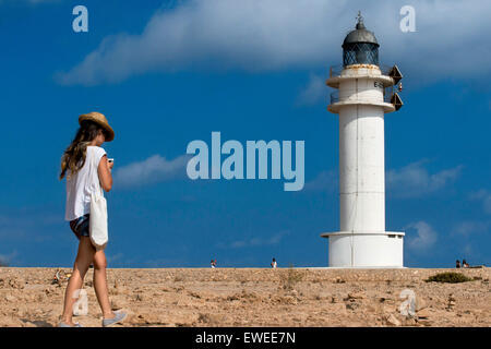 Es Cap de Barbaria Leuchtturm, auf Formentera, Balearen Inseln. Spanien. Barbaria Kap Formentera Leuchtturm Straße. Stockfoto