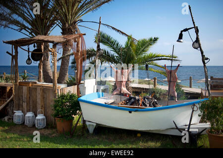 Gecko-Luxus-Boutique Hotel, Migjorn Strand, Insel Formentera, Balearen, Spanien, Europa. Gutes Essen im Garten kochen Stockfoto