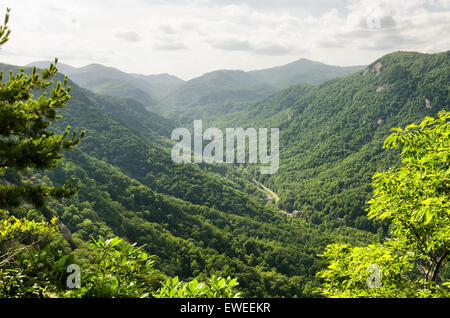 Übersehen von Chimney Rock Mountain, North Carolina, Vereinigte Staaten Stockfoto