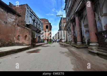 Menschen in Shonargaon Panam Altstadt genießen. Shonargaon, bedeutet "Gold", es ist ein 19. Jahrhundert alten Handelszentrum der Baumwolle. Stockfoto