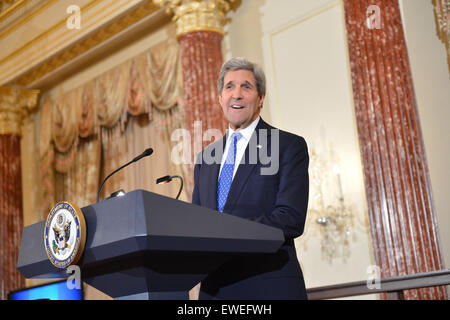 US-Außenminister John Kerry liefert Hinweise auf dem US-Vorsitz des Arktischen Rates Empfangs an das US-Außenministerium in Washington, DC am 21. Mai 2015. Stockfoto