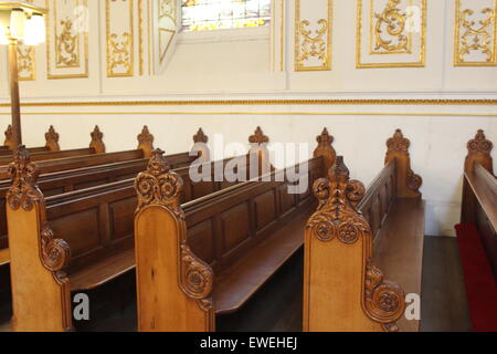 Malerischen Bänke in den Kirchenraum von Witley Kirche Worcestershire England Stockfoto