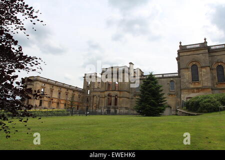 Schöne Naturstein-stattliche Herrenhaus durch einen Brand zerstört Stockfoto