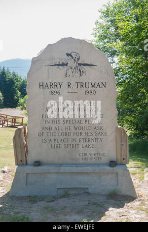 Harry R. Truman Memorial Marker bei Hoffstadt Bluffs Visitor Center im US-Bundesstaat Washington. Stockfoto