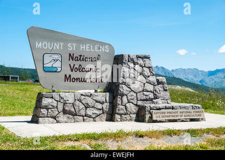 Marker-Schild am Mount St. Helens National Volcanic Monument Outlook Aussichtspunkt im Gifford Pinchot National Forest. Stockfoto