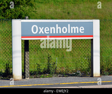 Oxenholme Bahnhof Zeichen. Oxenholme Rail Station, Cumbria, England, Vereinigtes Königreich, Europa. Stockfoto