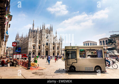 Snack-LKW vor dem Dom in Mailand Stockfoto