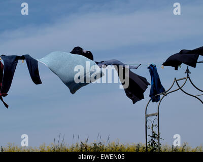 Waschen auf einer Linie im Wind, Somerset, Großbritannien Stockfoto