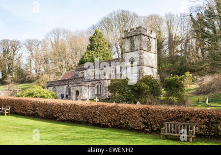 14. Jahrhundert Kirche von St. Peter in Stourton Wiltshire, UK im späten Winter, Frühjahr Stockfoto