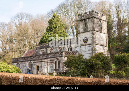 14. Jahrhundert Kirche von St. Peter in Stourton Wiltshire, UK im späten Winter, Frühjahr Stockfoto