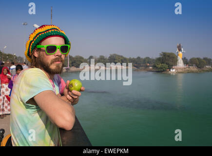 Junger Mann mit dreadlocks Stockfoto