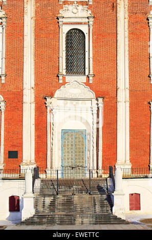 Eintritt in die Uspenskij-Kathedrale des Rjasaner Kreml, erbaut im Jahre 1693-1699 Stockfoto