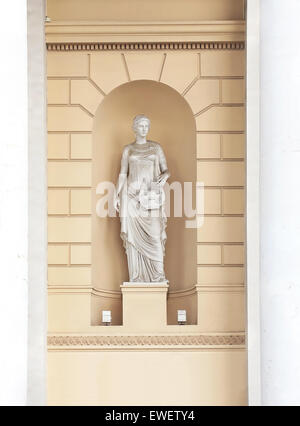 Skulptur am Eingang der Bolschoi-Theater für Oper und Ballett in Moskau Stockfoto