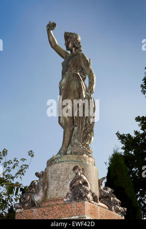 Großbritannien, England, Shropshire, Bridgnorth, Schlosspark, Statue von Sabrina, Göttin des Flusses Severn Stockfoto