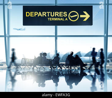 Gruppe von Menschen am Flughafen Stockfoto