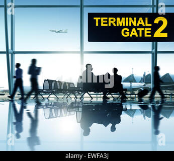 Gruppe von Menschen am Flughafen Stockfoto