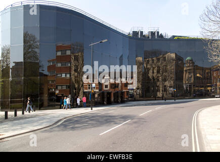 Reflektierende Glaswände von Willis Gebäude, Ipswich, Suffolk, England, Vereinigtes Königreich, gestaltet von Norman Foster 1970er Jahre Stockfoto