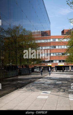 Reflektierende Glaswände von Willis Gebäude, Ipswich, Suffolk, England, Vereinigtes Königreich, gestaltet von Norman Foster 1970er Jahre Stockfoto