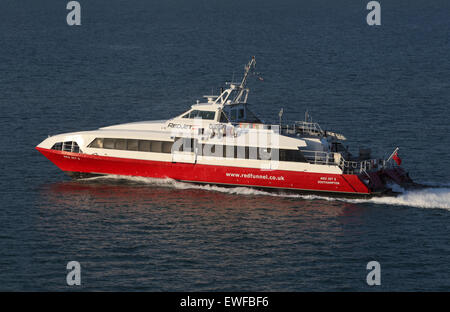 Red Funnel Fähren Red Jet zwischen Southampton und Cowes auf der Isle Of Wight Stockfoto