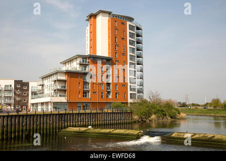 Wehr und Flut Verteidigung Wand auf dem River Orwell, Ipswich, Suffolk, England, UK Stockfoto