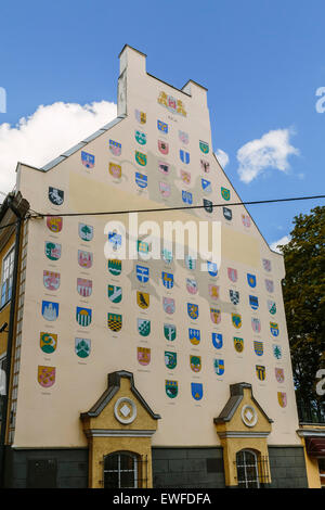 Jakobs-Kaserne Gebäude zeigen Wappen für lettische Pfarreien, Tornu Iela (Straße), Vecriga (Riga Altstadt), Riga, Lettland Stockfoto