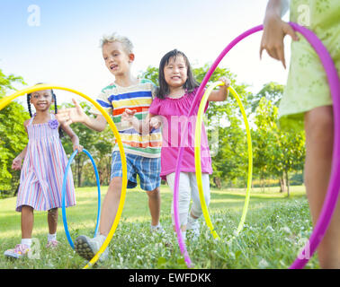 Spaß Kind Kinder Freund Freundschaft spielen Stockfoto