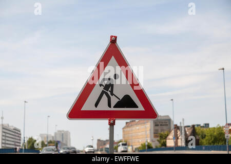 Verkehrszeichen Achtung Baustelle Stockfoto