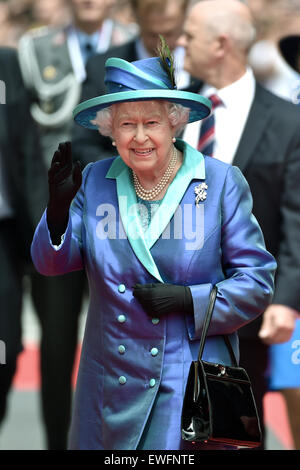 Frankfurt Am Main, Deutschland, 25. Juni 2015. Englands Königin Elizabeth II Besuche sind St. Pauls-Kirche in der britischen Monarchen und ihr Mann auf ihren fünften Besuch in Deutschland, findet vom 23. bis 26. Juni. Bildnachweis: Dpa picture Alliance/Alamy Live News Stockfoto