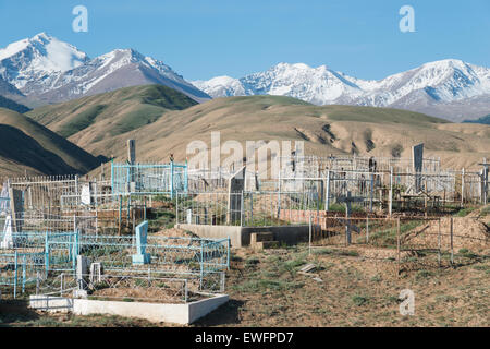 Friedhof. Tamga. See Issyk-Köl. Kirgistan. Zentralasien. Stockfoto