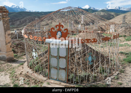 Jurte Grab. Friedhof. Tamga. See Issyk-Köl. Kirgistan. Zentralasien. Stockfoto