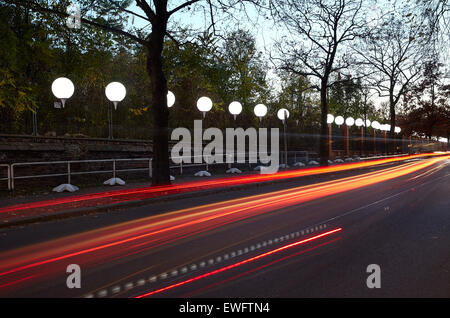 Berlin, Deutschland, Lichtinstallation Licht Begrenzung für 25 Jahre Fall der Mauer Stockfoto