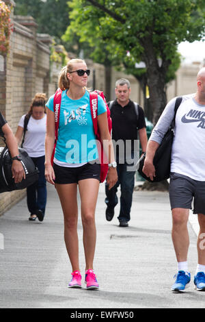 Wimbledon, London, UK. 25. Juni 2015. Damen-Titelverteidiger Petra Kvitova an AELTC für die Praxis, kommt wie der Countdown bis zum Beginn des Wimbledon Tennis Championships 2015 am Juni 29 Credit beginnt: Amer Ghazzal/Alamy Live-Nachrichten Stockfoto