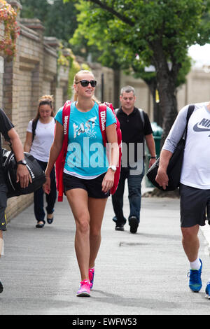 Wimbledon, London, UK. 25. Juni 2015. Damen-Titelverteidiger Petra Kvitova an AELTC für die Praxis, kommt wie der Countdown bis zum Beginn des Wimbledon Tennis Championships 2015 am Juni 29 Credit beginnt: Amer Ghazzal/Alamy Live-Nachrichten Stockfoto