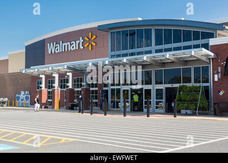 Walmart Store, USA - Lebensmittel-Supermarkt oder Superstore in Haymarket, Virginia, USA Stockfoto