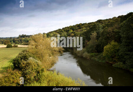 UK, England, Bridgnorth, Shropshire, Ansicht des Flusses Severn von Severn Valley Railway train über Victoria Brücke Stockfoto