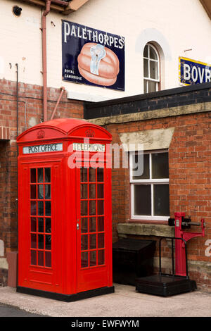 Großbritannien, England, Worcestershire, Bewdley, Severn Valley Railway Station, seltene K4 Telefon/Briefkasten Stockfoto