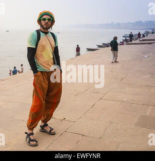 Junger Mann mit dreadlocks Stockfoto