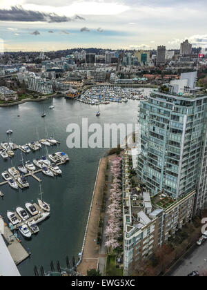 Blick auf Marina im False Creek. Stockfoto