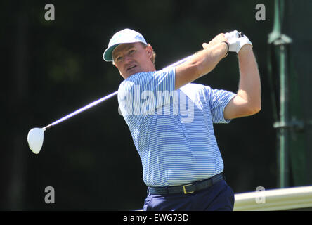 Cromwell, Connecticut, USA. 25. Juni 2015. Ernie Els in Aktion während der Reisende Golfmeisterschaft TPC River Highlands, Cromwell, Connecticut. Gregory Vasil/Cal Sport Media/Alamy Live-Nachrichten Stockfoto