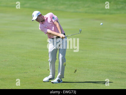 Cromwell, Connecticut, USA. 25. Juni 2015. Brandt Snedeker in Aktion während der Reisende Golfmeisterschaft TPC River Highlands, Cromwell, Connecticut. Gregory Vasil/Cal Sport Media/Alamy Live-Nachrichten Stockfoto