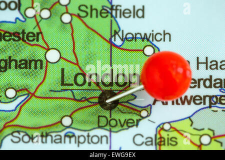 Nahaufnahme von roten Pin auf einer Karte von London, Vereinigtes Königreich Stockfoto