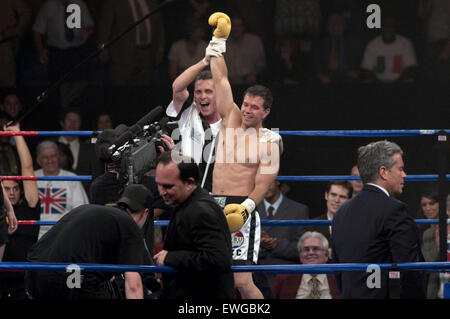 Die Kämpfer ist ein 2010 biographische Sport Drama Film unter der Regie von David O. Russell, mit Mark Wahlberg, Christian Bale, Amy Adams und Melissa Leo.  Dieses Foto ist nur zu redaktionellen Zwecken und unterliegen dem Copyright von der Filmgesellschaft und/oder der Fotograf von dem Film oder der Firma zugeordnet und kann nur durch Veröffentlichungen im Zusammenhang mit der Förderung der oben genannten Film reproduziert werden. Eine obligatorische Gutschrift auf die Filmgesellschaft ist erforderlich. Der Fotograf sollte auch angerechnet werden, wenn bekannt. Stockfoto