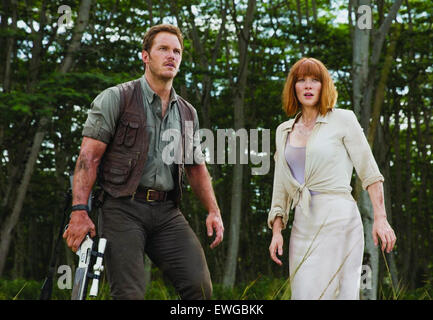 JURASSIC WORLD 2015 Universal Pictures Film mit Bryce Dallas Howard und Chris Pratt Stockfoto