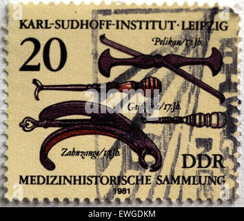 20. Juni 2015 - Deutschland - CIRCA 1981: Briefmarke gedruckt in Deutschland zeigt 18. h. Geschichte medizinische Instrumente, Leipzig, Karl Sudhoff-Institut © Igor Golovniov/ZUMA Draht/Alamy Live News Stockfoto